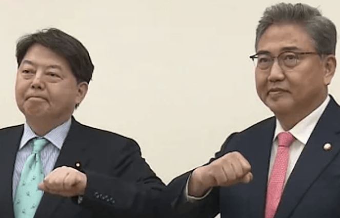 林氏が韓国大統領の発言歓迎伝達「建設的やりとり評価。両国間の協議継続」／ネットは怒「韓国の国内問題だ！協議する必要などない」「どこを評価して何を歓迎してんだ！」￼